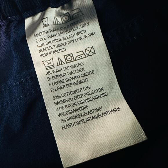 Isaac Mizrahi Live! NAVY BLUE Bermuda Stretch Pull On Shorts Womens Size 2 - Picture 7 of 7